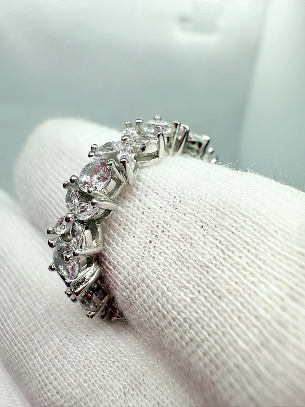 Sterling Silver Natural Zircon Floral Design Ring!
